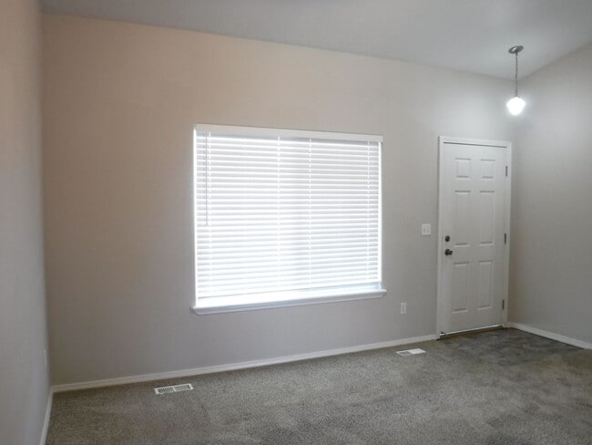 Building Photo - Charming Meridian home with 3 bed 2.5 bath and an office. Located in the Trailway Park Subdivisio...