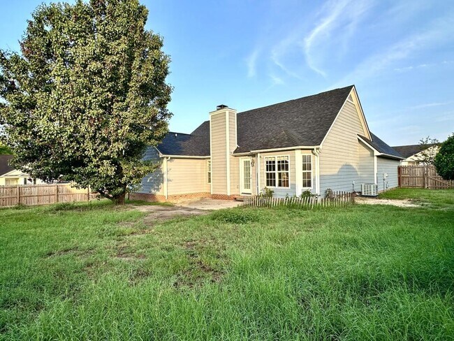 Building Photo - 1002 Coalport Rd