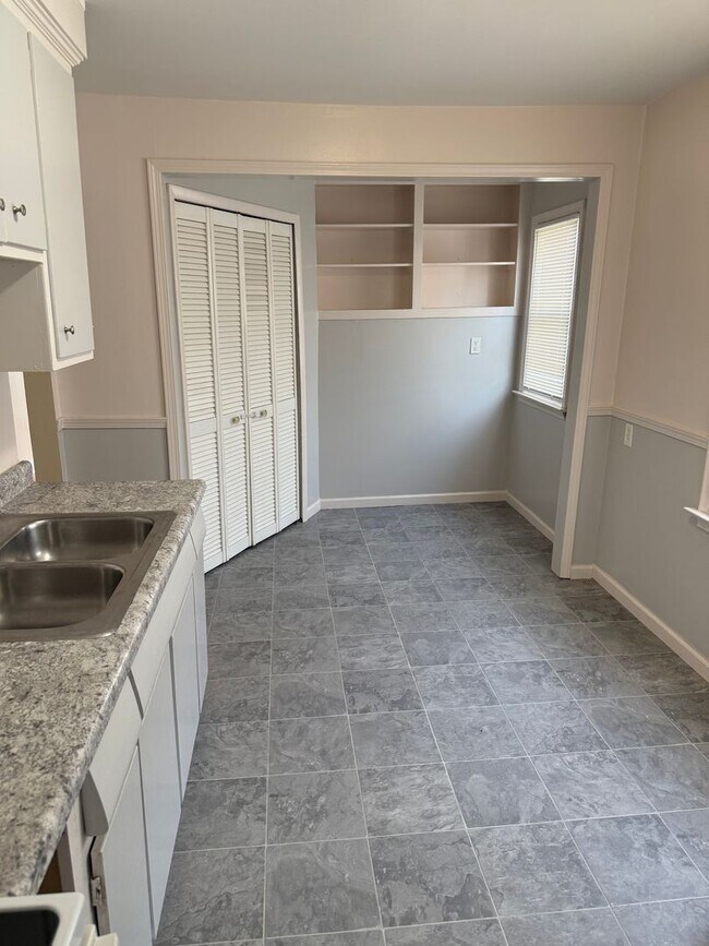 Building Photo - Awesome Property for an Awesome Price