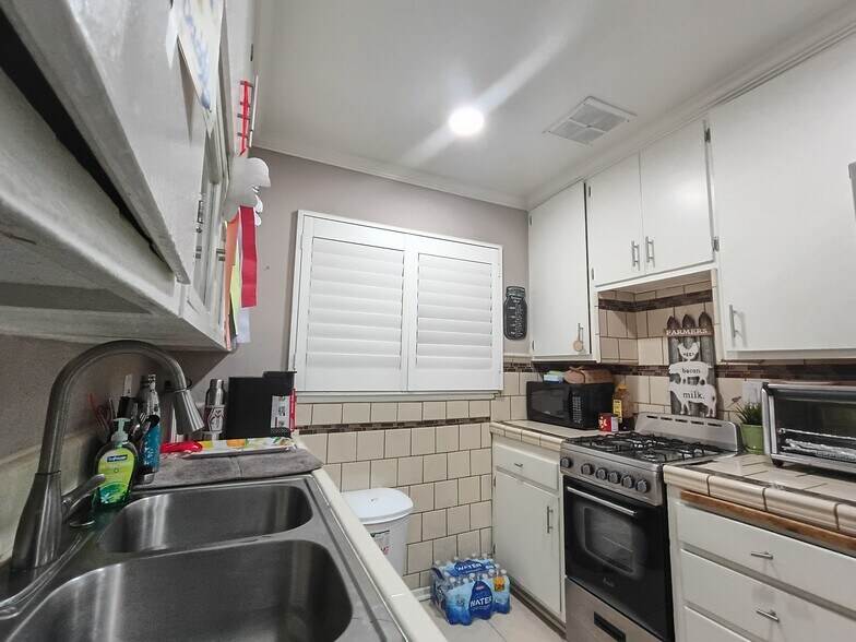 Building Photo - 7131 Coldwater Canyon Ave