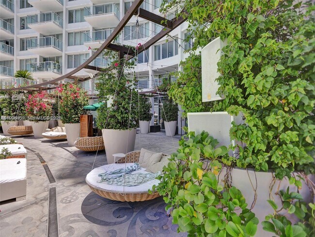 Building Photo - 1100 West Ave