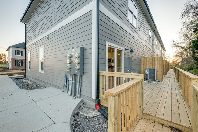 Building Photo - Harding Townhomes