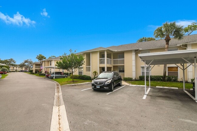 Building Photo - Berkshire Lakes, 2nd Floor, Corner Unit for Annual Lease