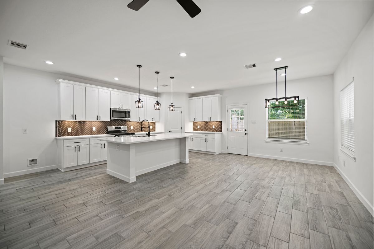 Building Photo - 1071 St Clair St