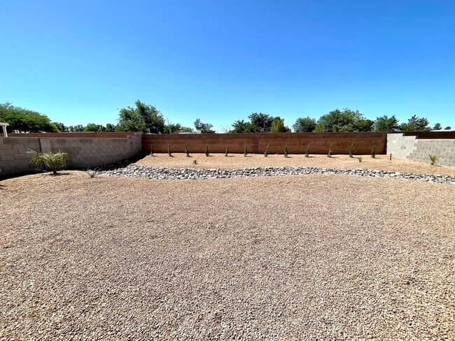 Building Photo - Beautiful 2020 Built- 4 Bedroom Home with 2 Car Garage!