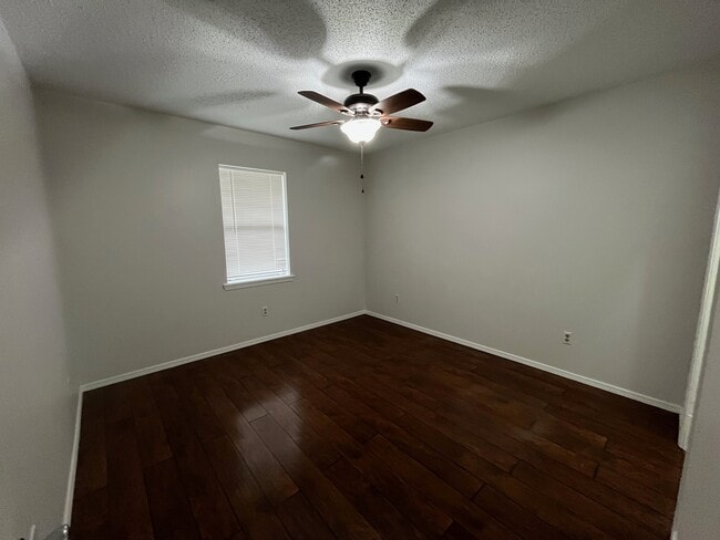 Building Photo - 228 E Circle Dr