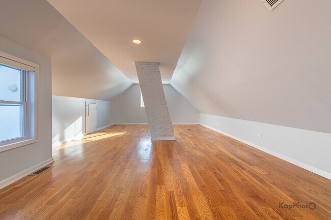 Building Photo - 3328 S Emerald Ave