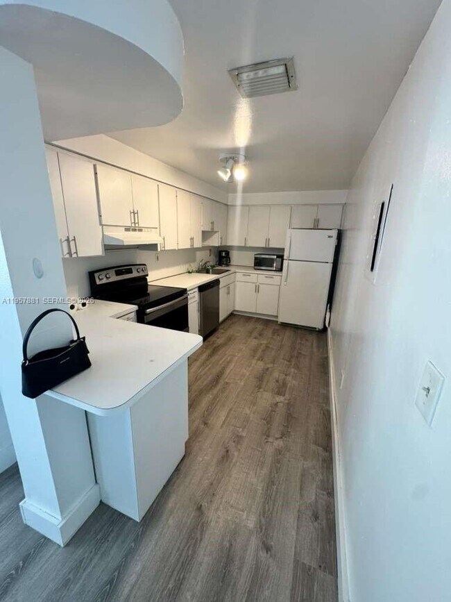 Building Photo - 1051 Meridian Ave