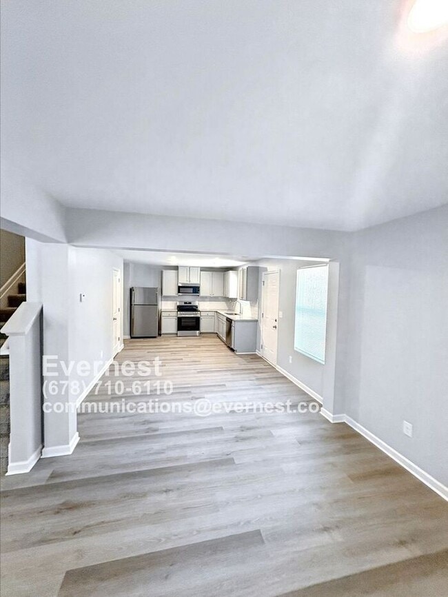 Building Photo - Spacious 4 Bed, 2.5 Bath Home with Attached 2-Car Garage