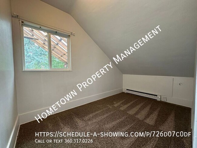 Building Photo - Updated 2 Bdr 1 bath Apt. Tacoma! Availabl...