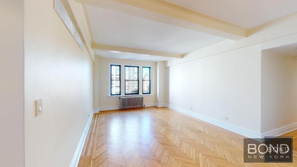 Building Photo - 210 E 68th St