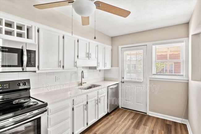 Building Photo - 1462 Meadowthorpe Ave
