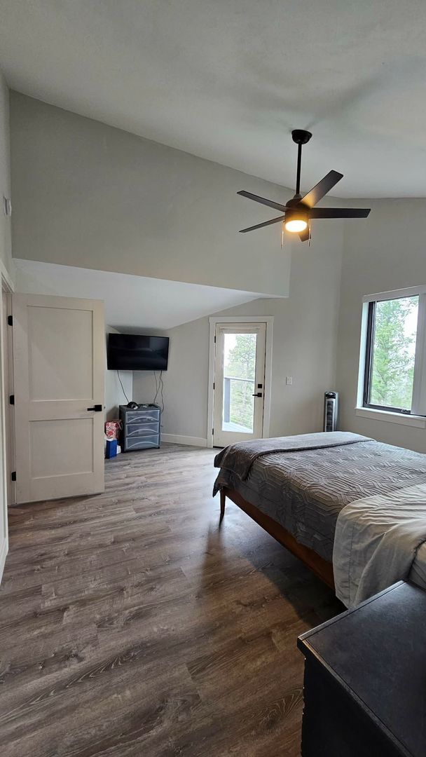 Building Photo - Fully furnished town home in Bigfork
