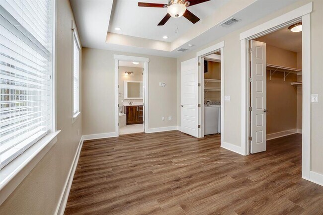 Building Photo - 1702 Cedar Bend Dr