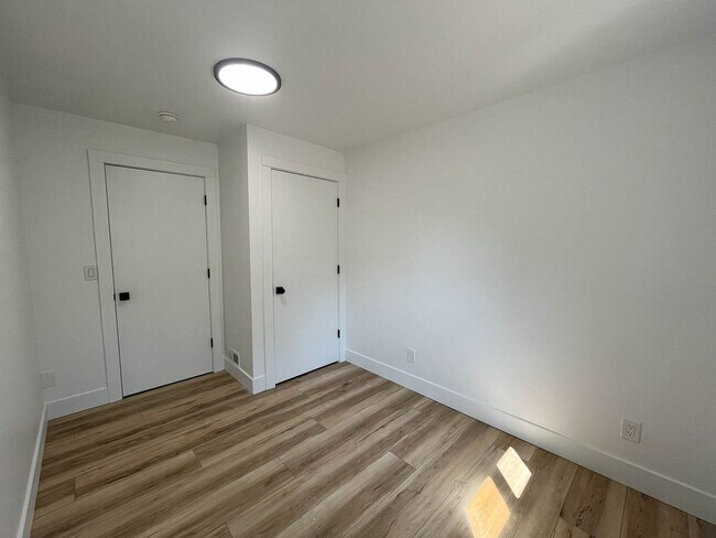 Building Photo - Charming NE Portland Apartment Near Parks, Shops & Transit