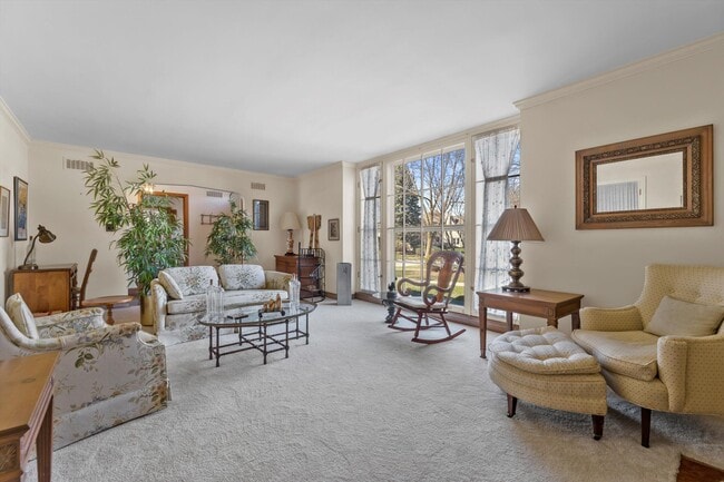 Building Photo - 5457 N Berkeley Blvd