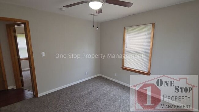 Building Photo - 3 Bedroom, 2 Bathroom with 1 Car Garage in Gladstone, Missouri