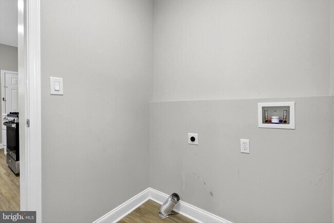 Building Photo - 2417 Washington St