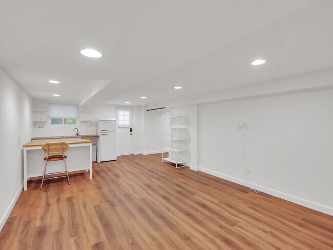 Building Photo - 2611 11th St NW