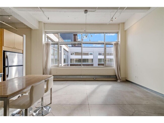 Building Photo - 700 N Washington Ave