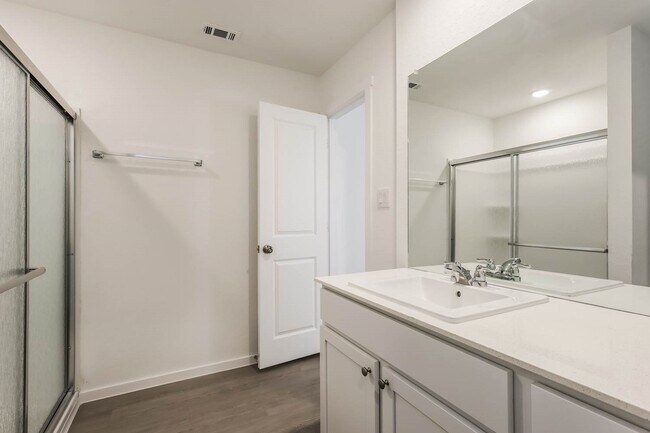 Building Photo - 3724 Axis Hl St