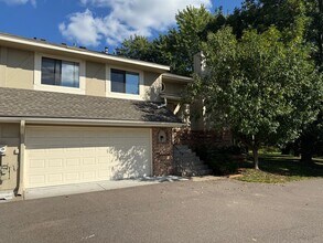 Building Photo - Two Bedroom Townhouse W/ Views Of Rice Lak...