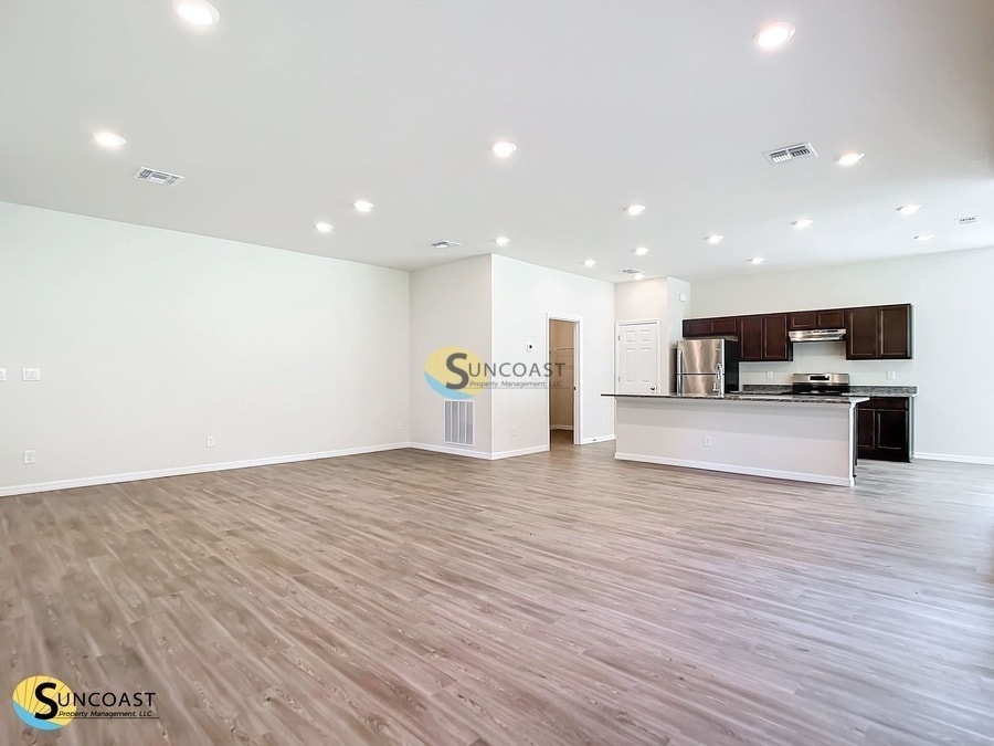 Building Photo - 585 Marion Oaks Pass