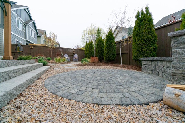 Building Photo - Spectacular home on Bend's Eastside