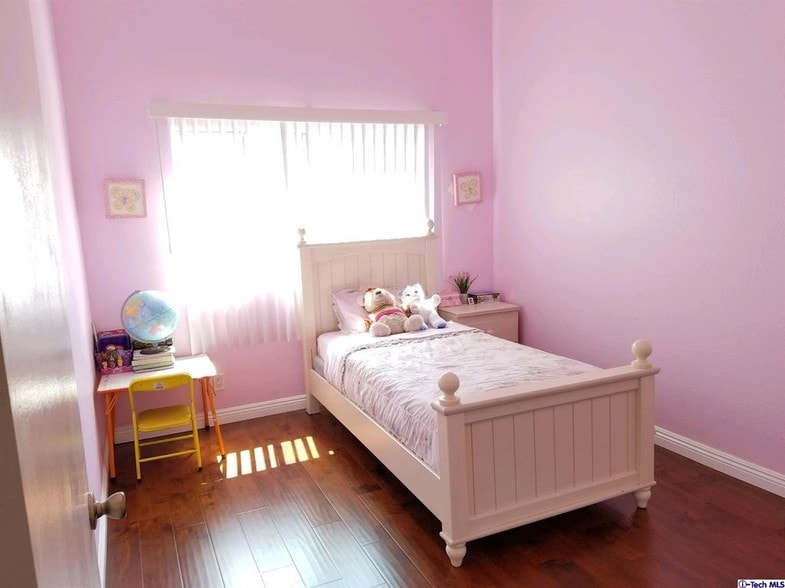 Large Bed #2 - 9414 Moonbeam Ave