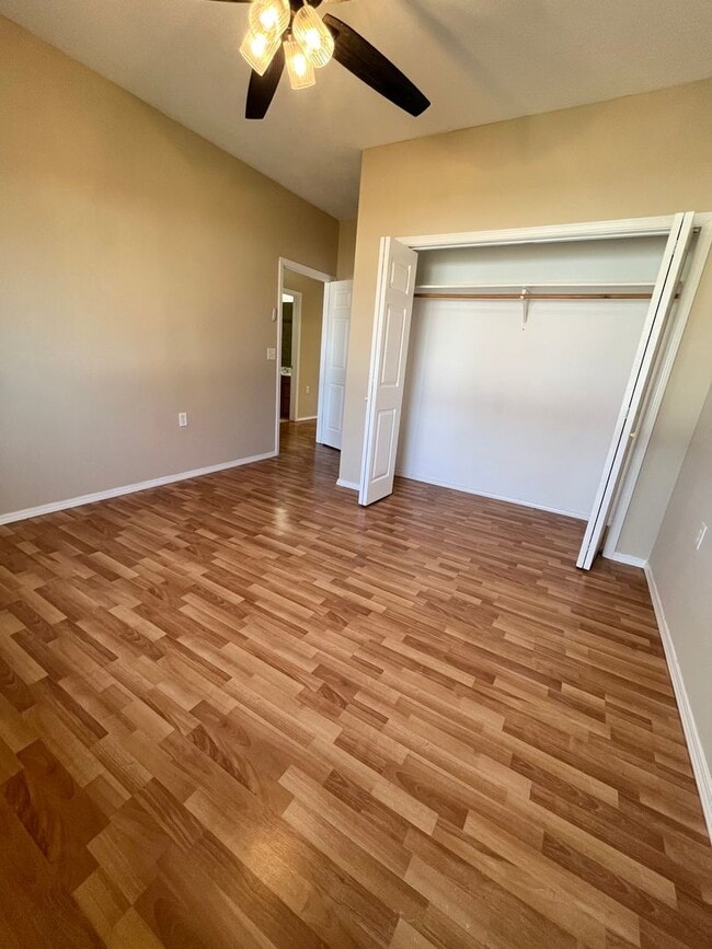 Building Photo - 2 Bedroom Twinhome For Rent in Lennox, SD!!