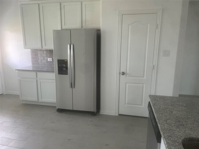 Building Photo - 8111 Royal Palm Ct