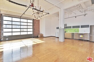 Building Photo - 1850 Industrial St