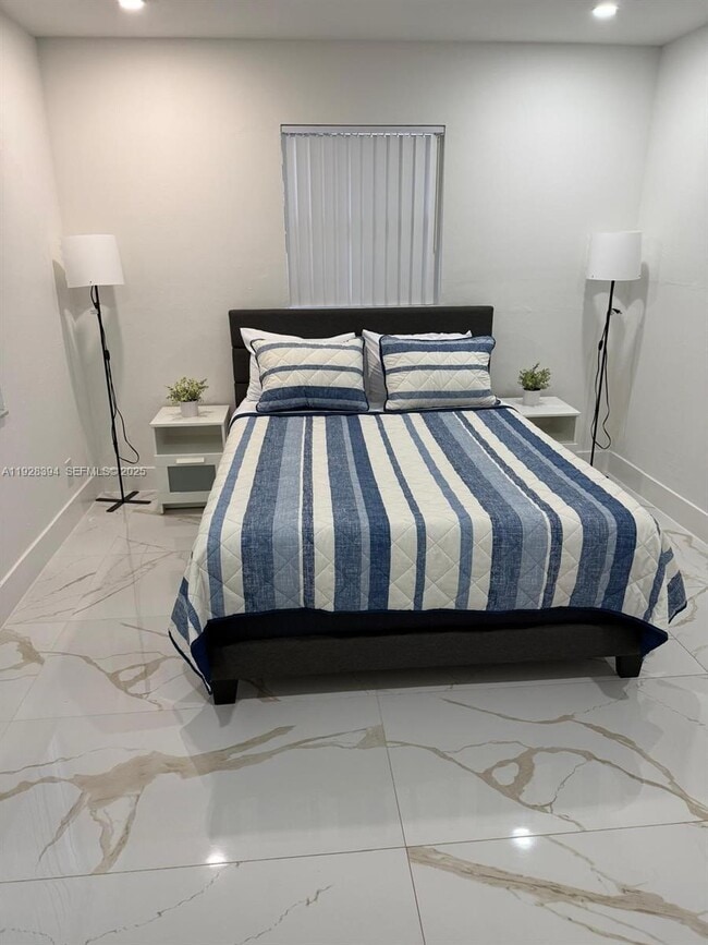 Building Photo - 209 NW 7th Ct