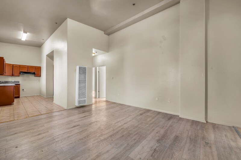 Building Photo - 5869 S Figueroa St