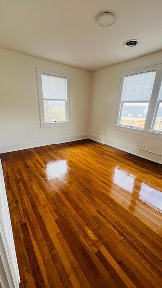 Building Photo - 812 Tyler Ave