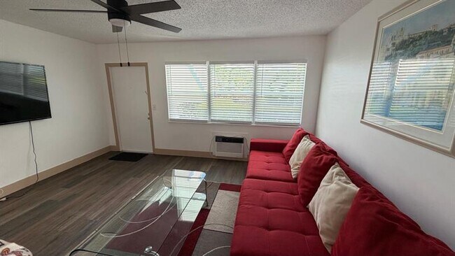 Building Photo - 102 Westbury E