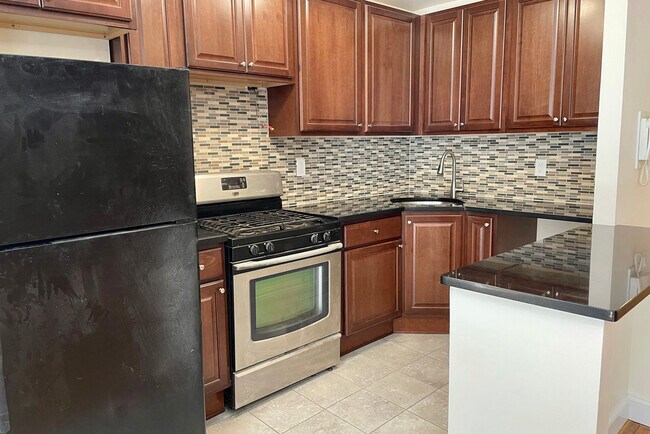 Building Photo - 1319 1st Ave.