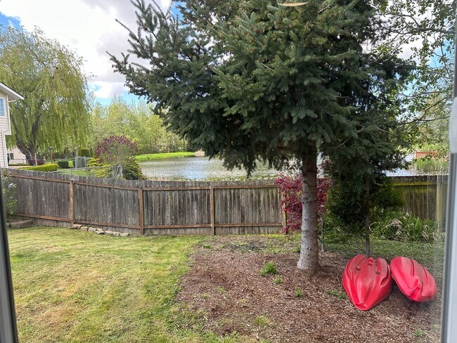 Building Photo - Ferndale 3 Bedroom 2 bath Rambler Small Pe...
