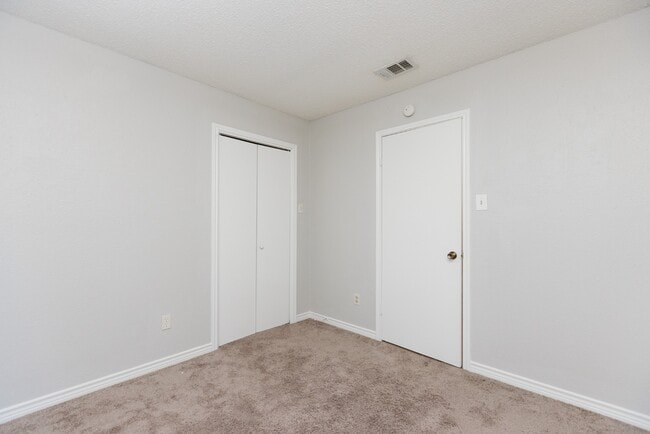 Building Photo - 1207-1207 Hyridge St