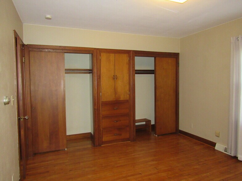 Building Photo - 1605 Broadlawn Ave