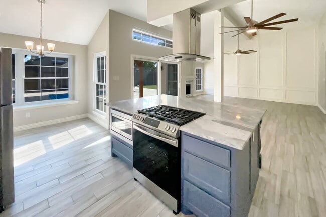 Building Photo - 8017 Spinnaker Cove