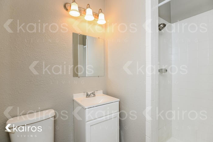 Building Photo - 2106 Skylark Dr