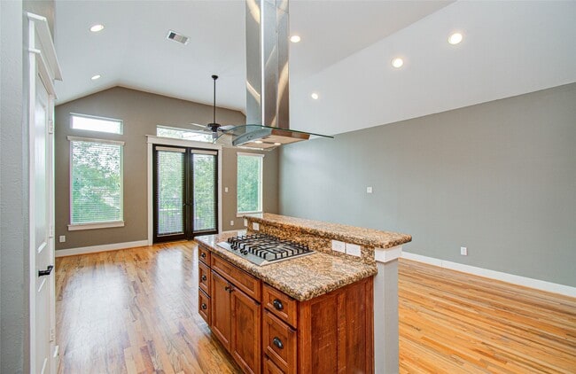 Building Photo - 1034 Dunbar St