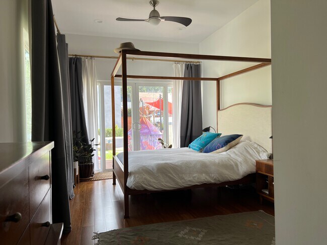 Building Photo - 310 Newland St