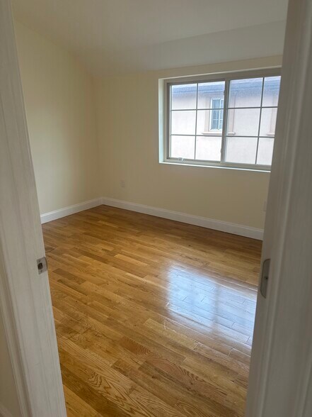 2nd room - 25743 147th Dr