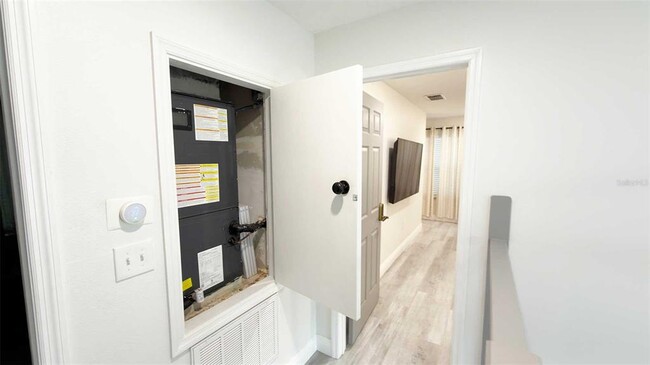 Building Photo - 1414 E Harding St