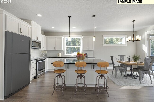 Building Photo - 748 Pinebreak