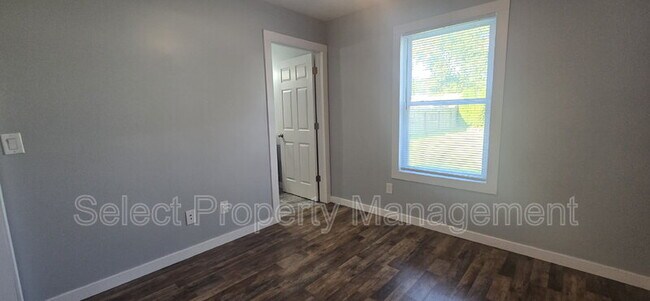 Building Photo - 4808 Tyrone Rd