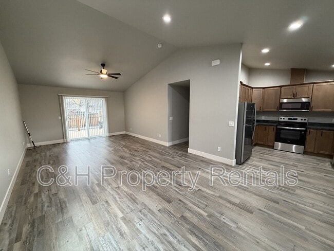 Building Photo - 1331 Lynn Ave