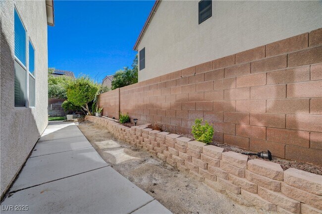 Building Photo - 5033 Apache Valley Ave